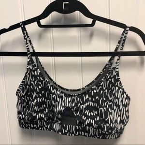 Victoria Sport Bra Front Peep G1-1281